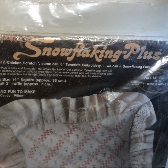 Vintage 1983 Paragon Needlecraft 14” Pillow Embroidery Kit with Lace Ruffle NOS - Picture 3 of 15